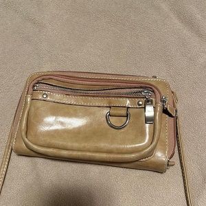 Rosetti crossbody wallet/purse. VGUC. Lots of slots/compartments!